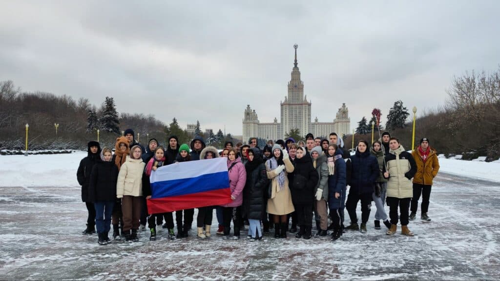 окупанти вивозять дітей Луганщини
