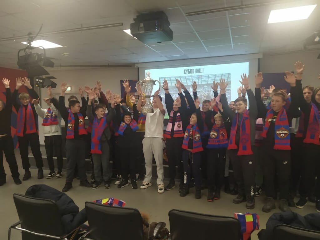 окупанти вивозять дітей Луганщини