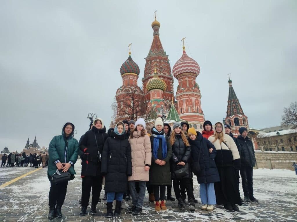 окупанти вивозять дітей Луганщини