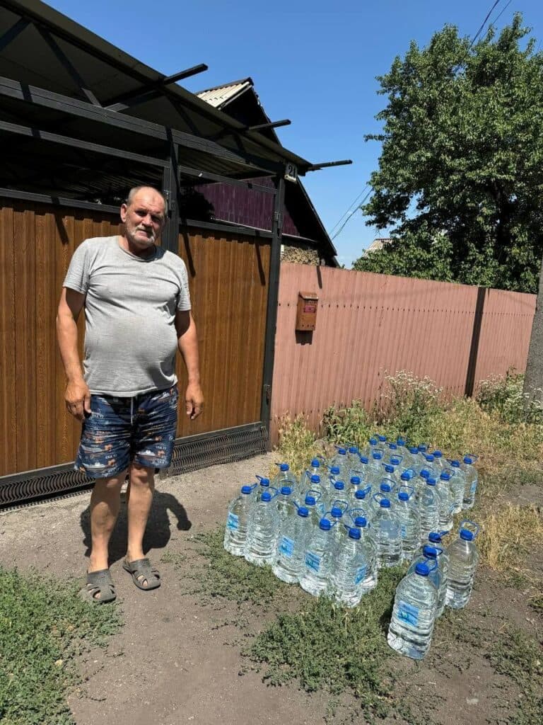 "Карітас Маріуполь" доставляє питну воду жителям Селидівської громади (фото)