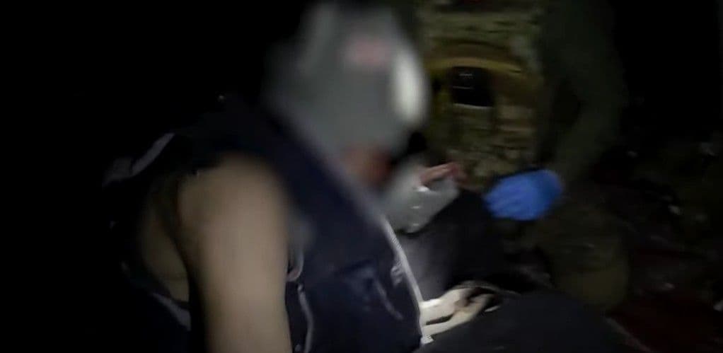 У поліції показали перші хвилини після російського удару по будинку в Краматорську (відео)