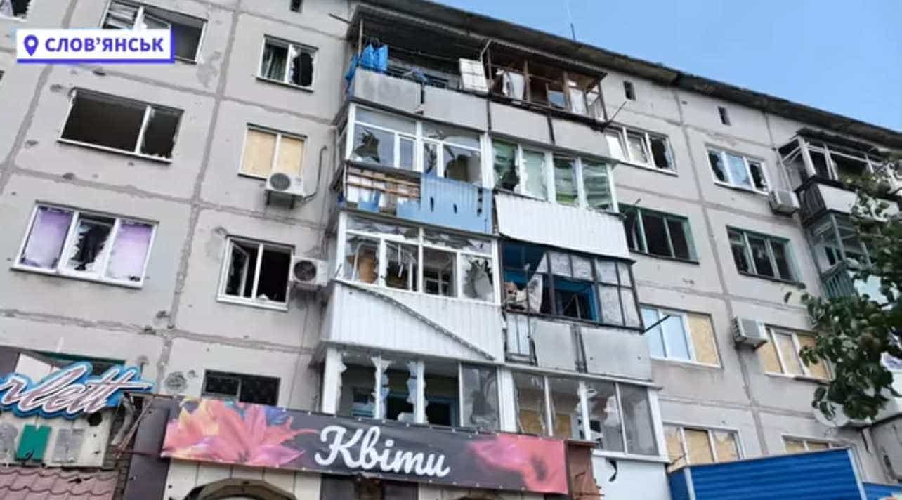 "Бахнуло так, що з ліжка зносило": у Словʼянську і Краматорську розповіли про наслідки обстрілів