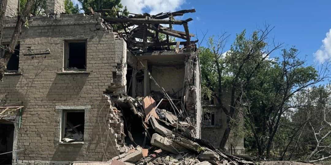 За добу росіяни 36 разів обстріляли населені пункти Донеччини: куди поцілили