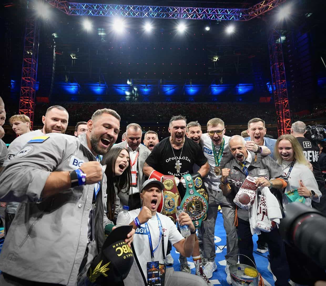 Усик втретє став абсолютним чемпіоном світу