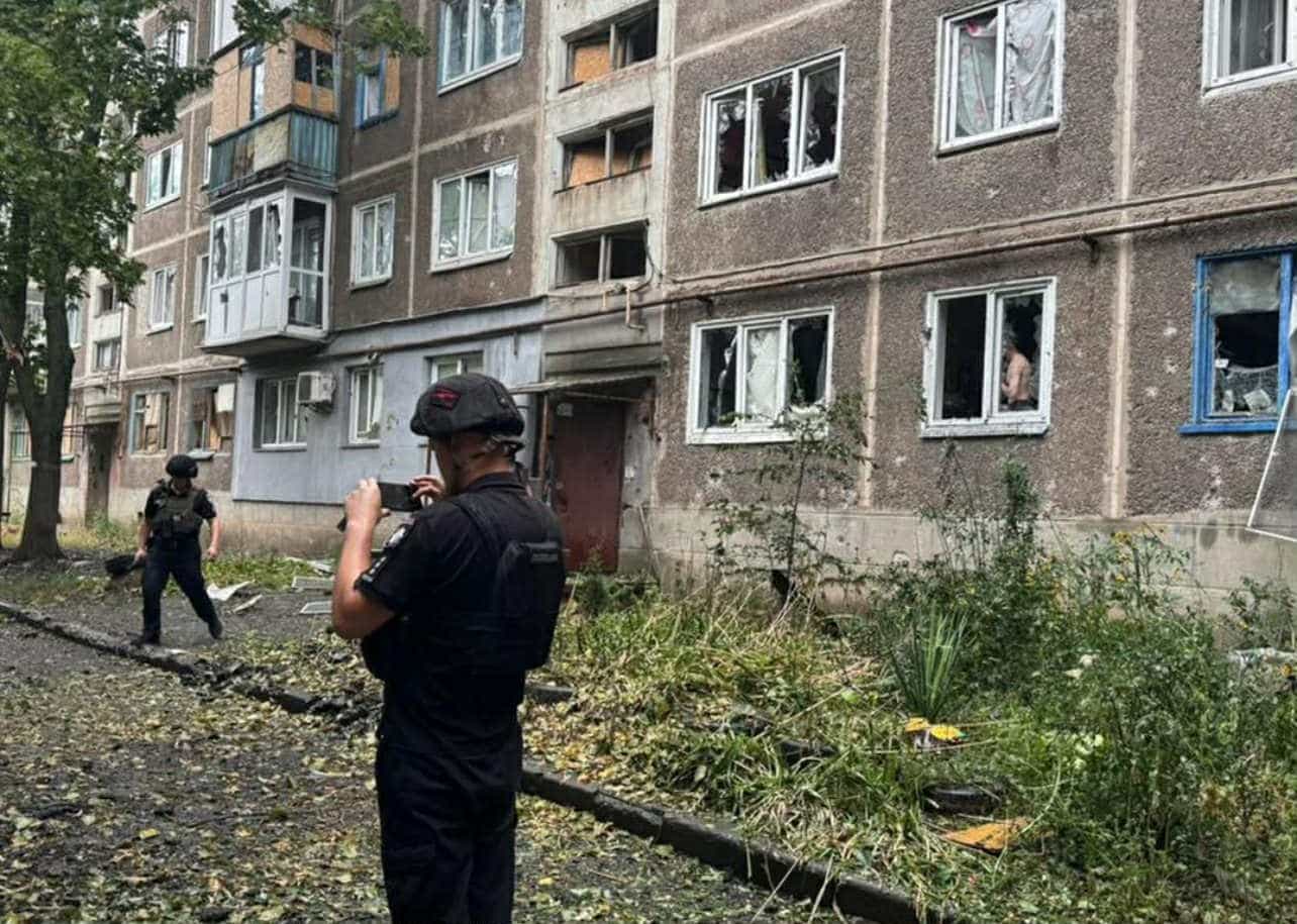 Дві людини загинуло і 5 поранено внаслідок російських обстрілів на Донеччині