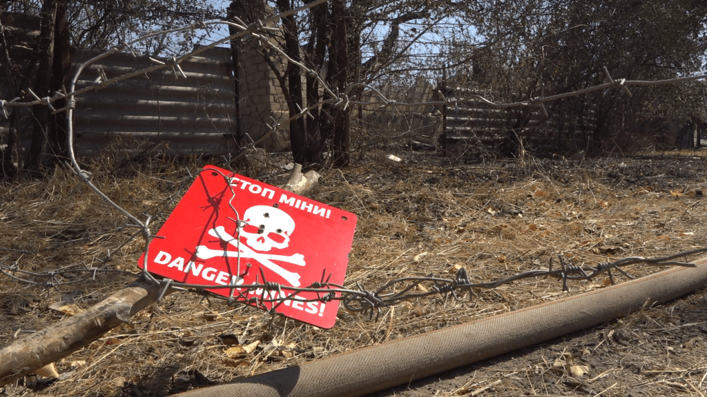 Вражеская диверсия или прихоти погоды: Луганщина снова в огне