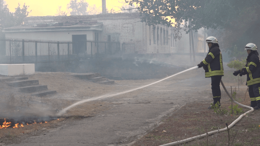Вражеская диверсия или прихоти погоды: Луганщина снова в огне