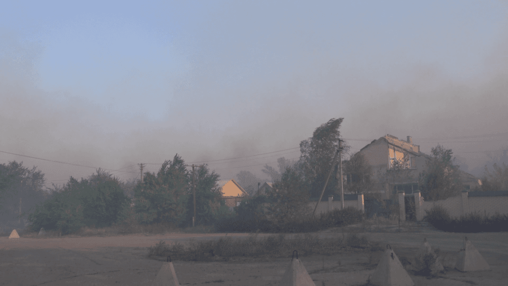 Вражеская диверсия или прихоти погоды: Луганщина снова в огне