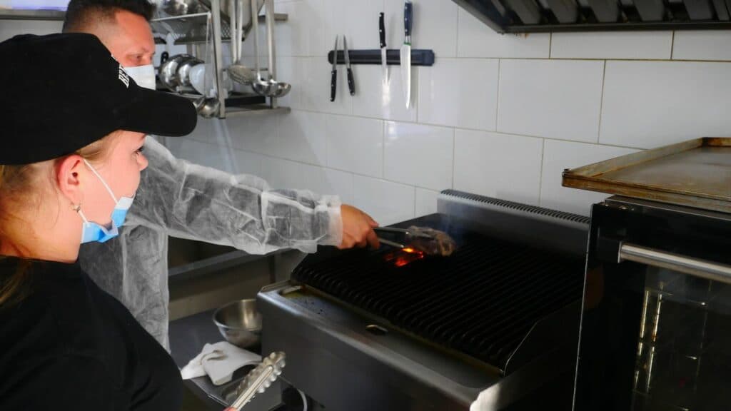 Стейк из 17 века и "марсианская трава" с соленых озер: историческая кулинария Славянска