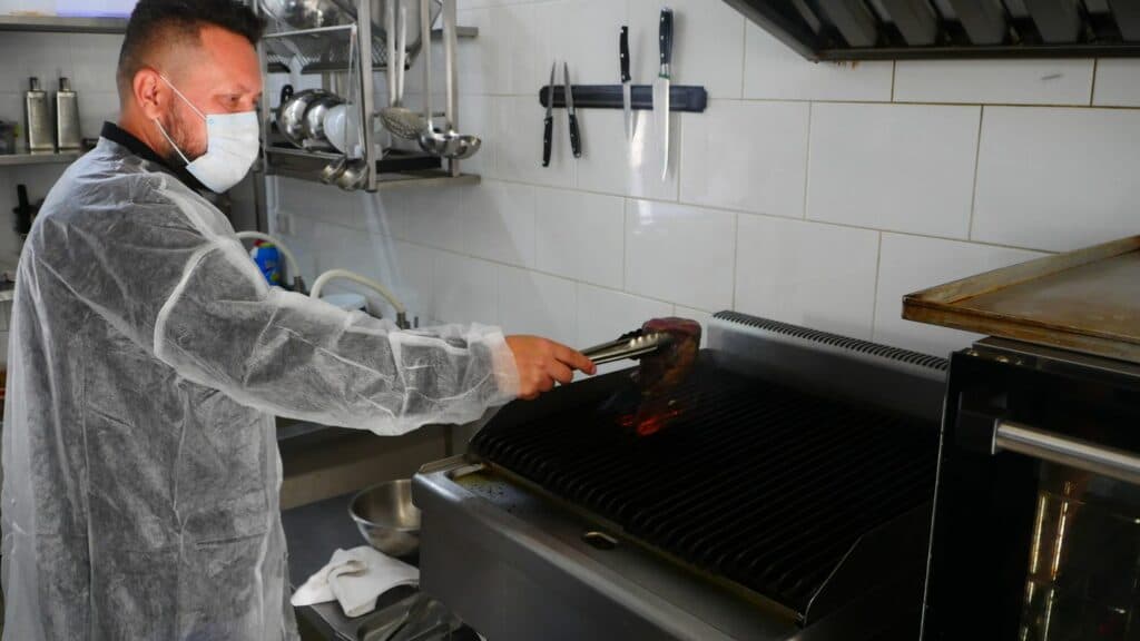 Стейк из 17 века и "марсианская трава" с соленых озер: историческая кулинария Славянска