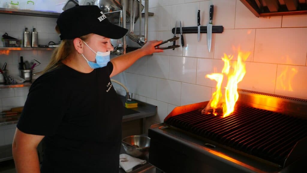 Стейк из 17 века и "марсианская трава" с соленых озер: историческая кулинария Славянска