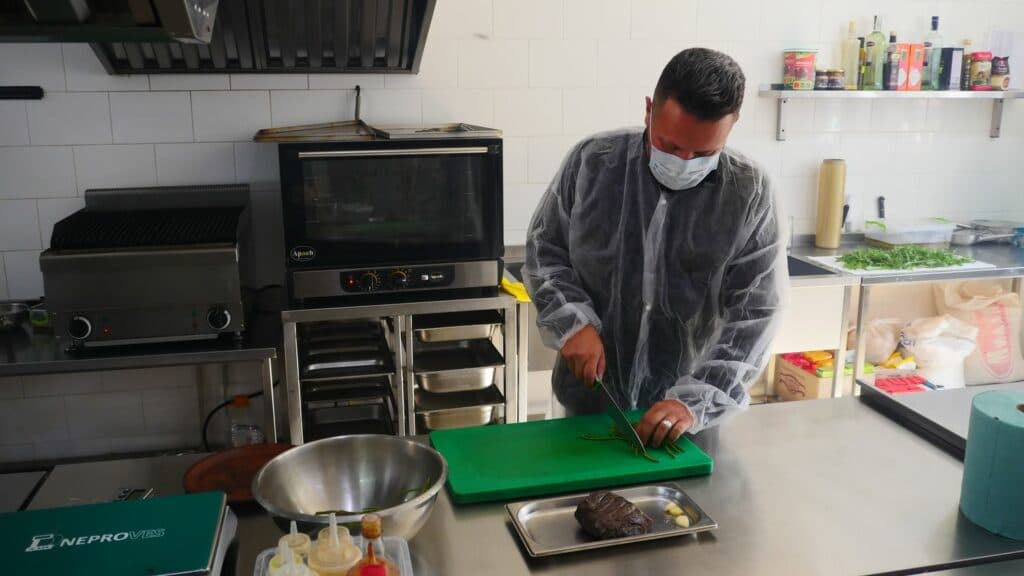 Стейк из 17 века и "марсианская трава" с соленых озер: историческая кулинария Славянска