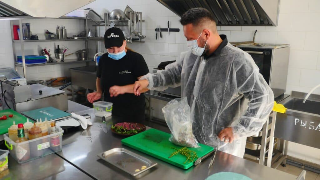 Стейк из 17 века и "марсианская трава" с соленых озер: историческая кулинария Славянска