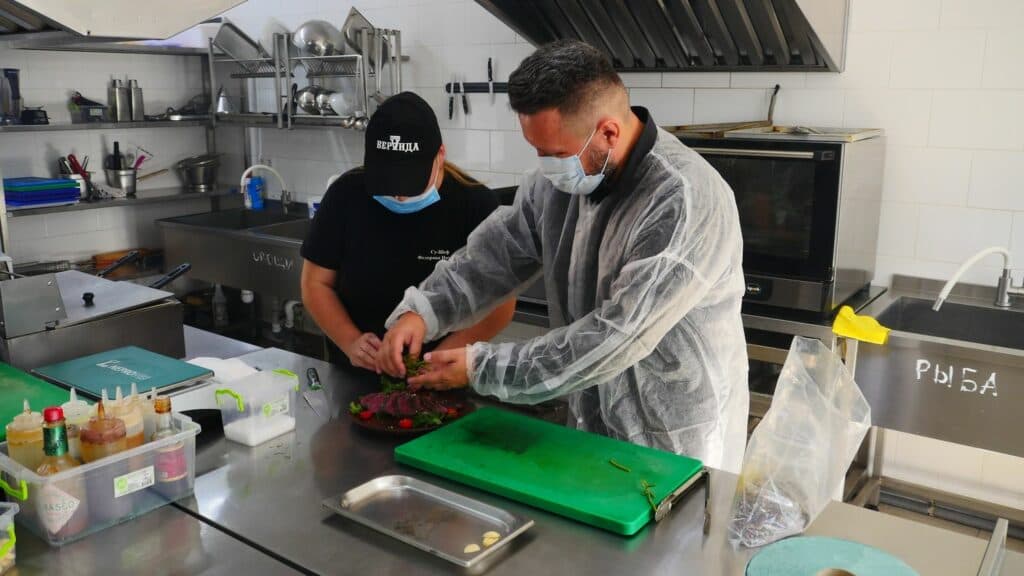 Стейк из 17 века и "марсианская трава" с соленых озер: историческая кулинария Славянска