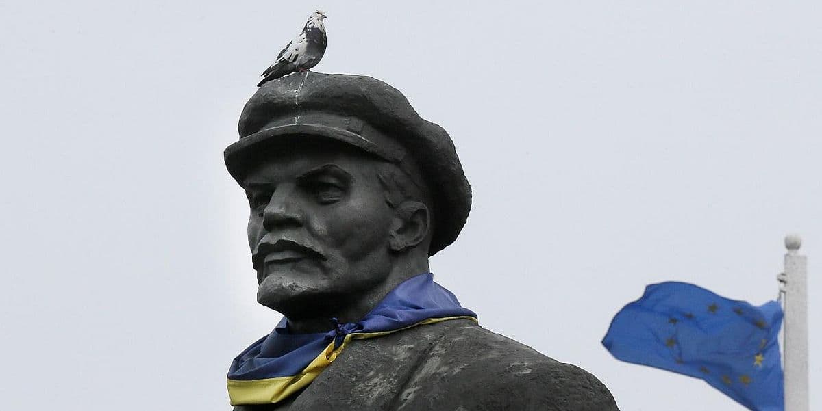 В Славянске решили продать памятник Ленину