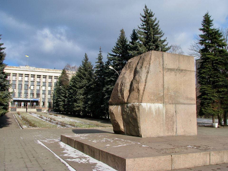 Постамент в Курахово, фото Евгении Моляр