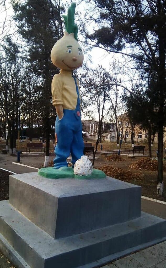 скульптура Чиполлино