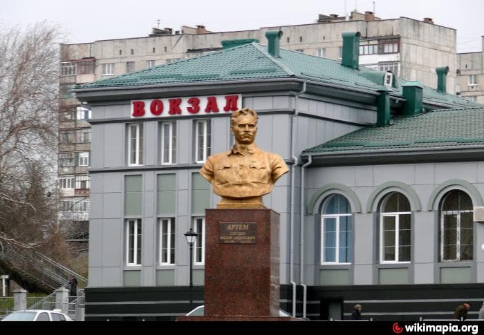 Бюст Артёма, переделанный в "неизвестного солдата"