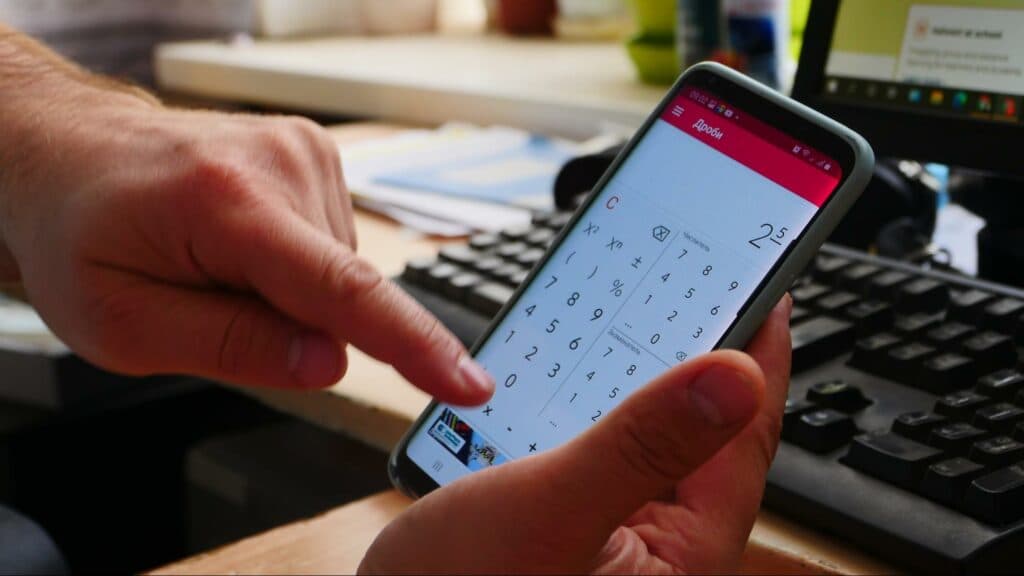 Как сделать смартфон полезным для учебы: учитель из Славянска рассказал о любимых приложениях
