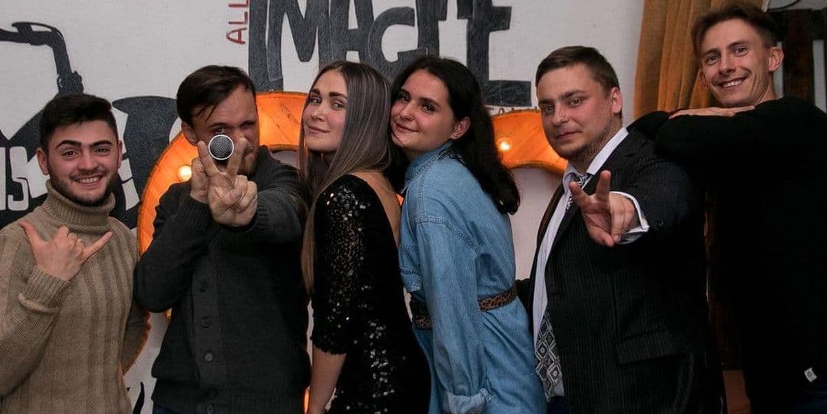 О чем принято шутить в Мариуполе? Главные стендаперы города о локальном юморе, табу на сцене и "чернухе"