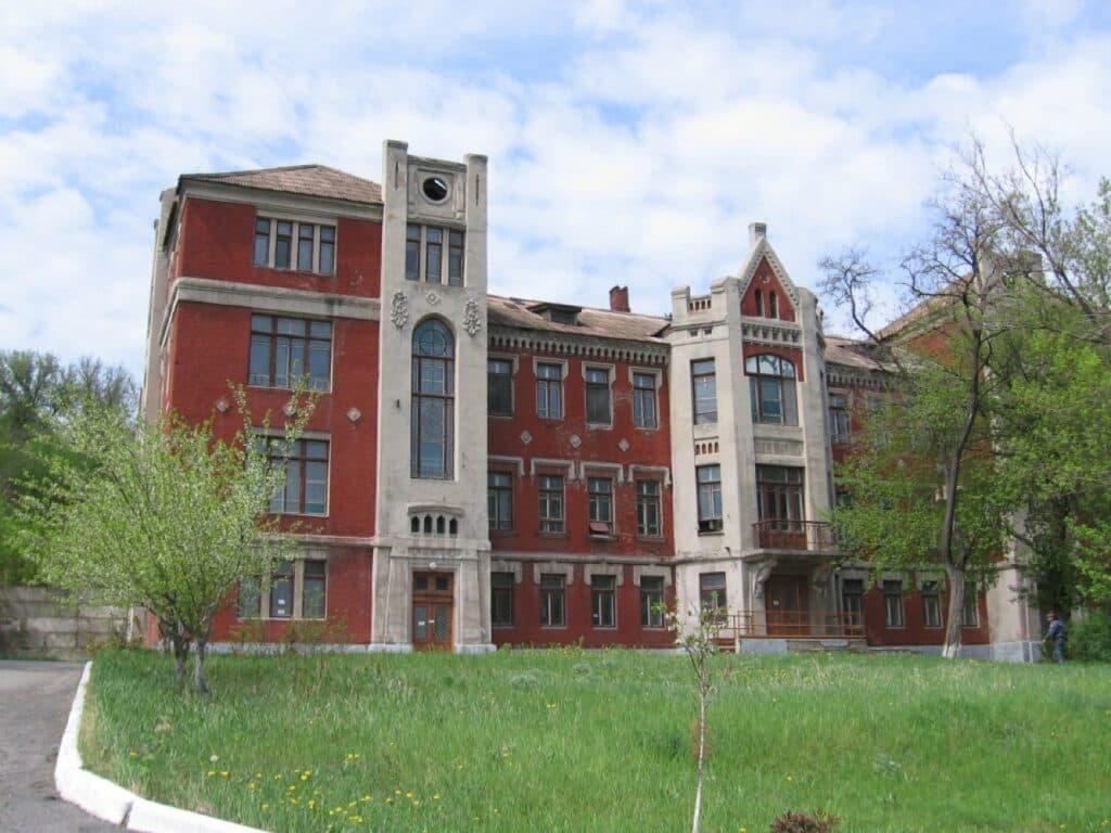 в Лисичанске решают, что сделать в здании "бельгийской" больницы