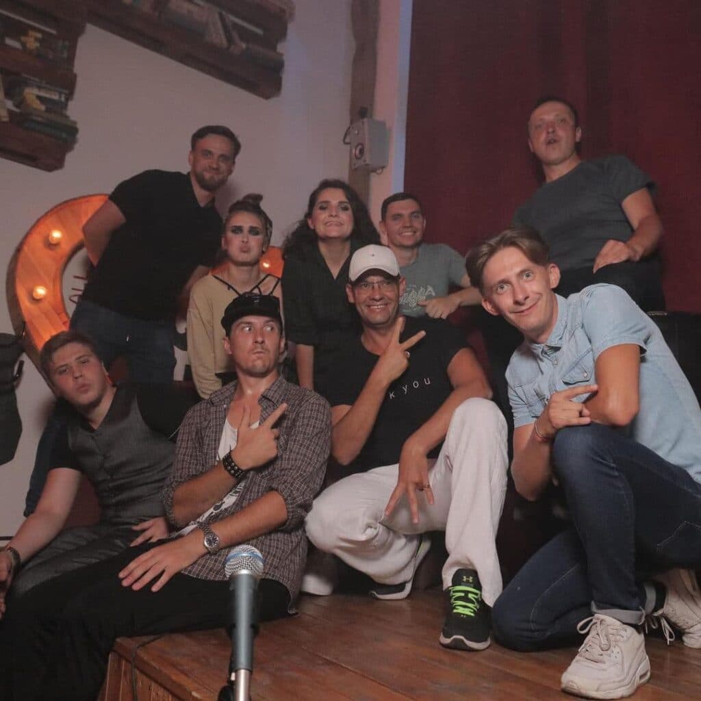 О чем принято шутить в Мариуполе? Главные стендаперы города о локальном юморе, табу на сцене и "чернухе"