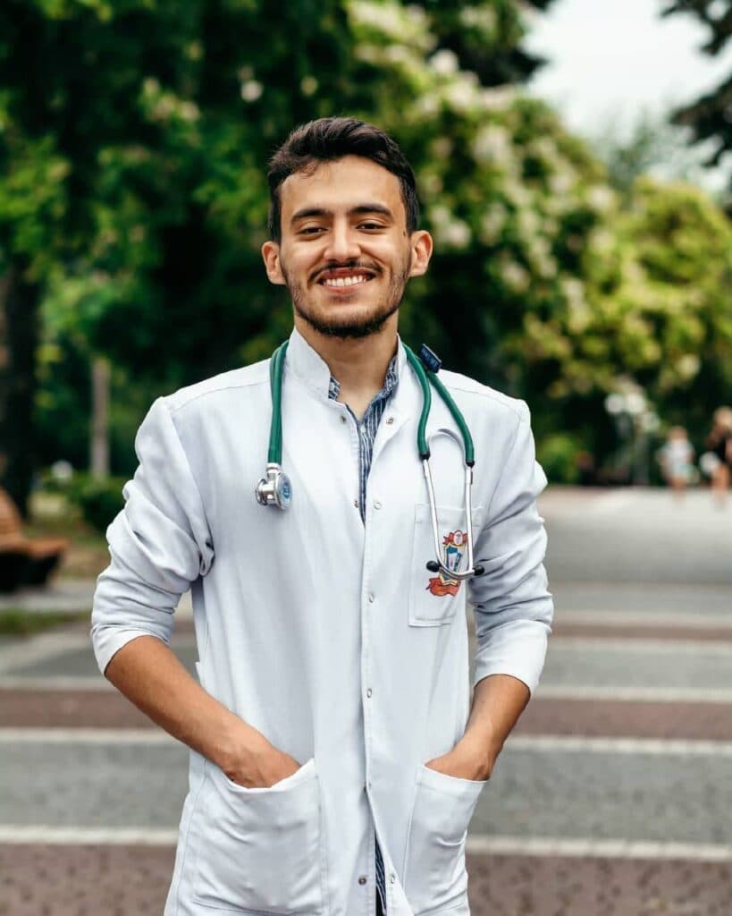 О чем принято шутить в Мариуполе? Главные стендаперы города о локальном юморе, табу на сцене и "чернухе"