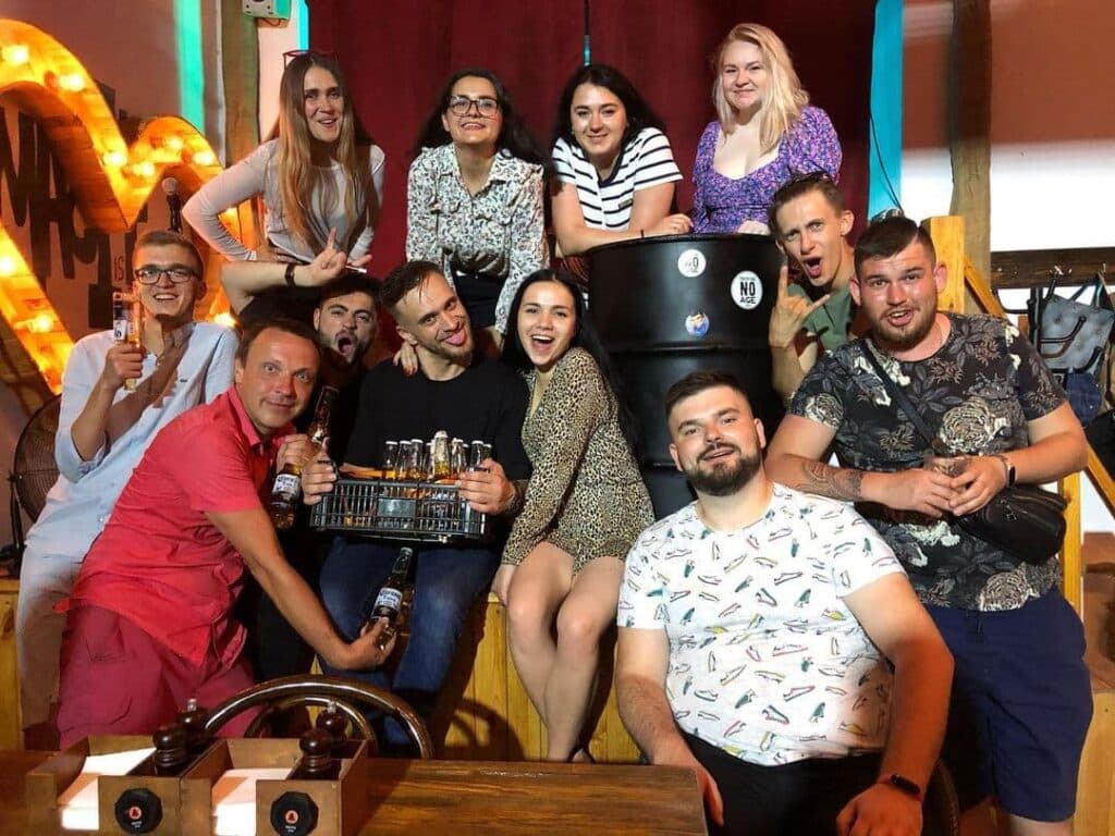 О чем принято шутить в Мариуполе? Главные стендаперы города о локальном юморе, табу на сцене и "чернухе"