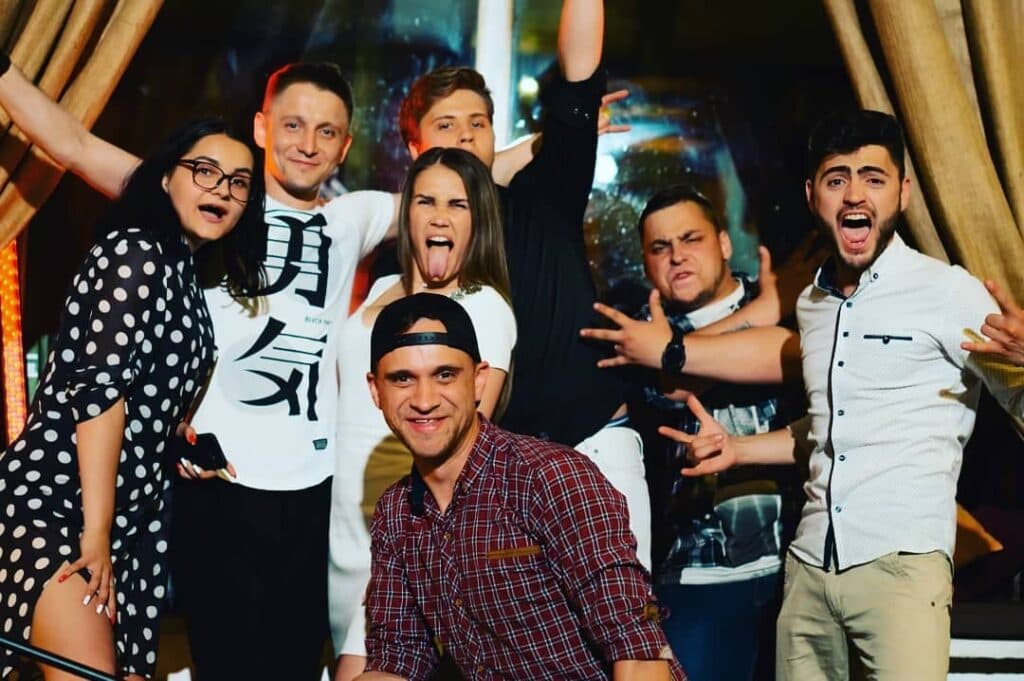 О чем принято шутить в Мариуполе? Главные стендаперы города о локальном юморе, табу на сцене и "чернухе"