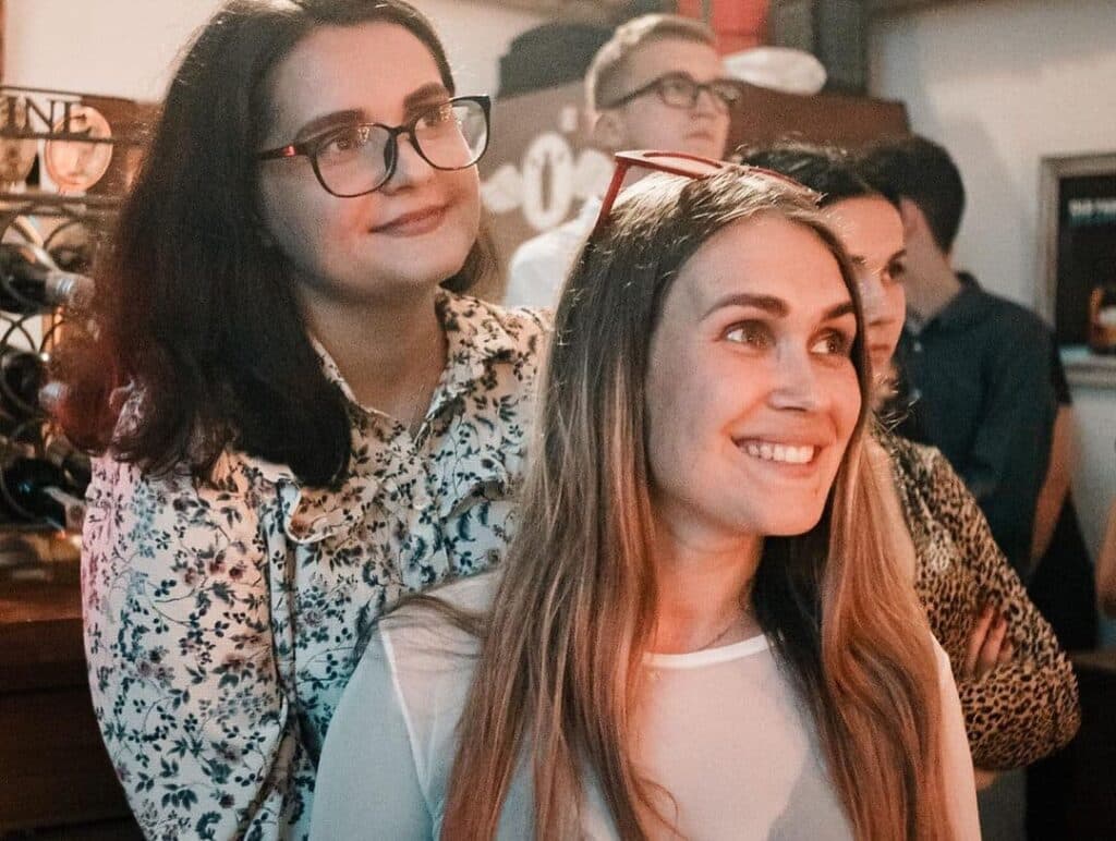 О чем принято шутить в Мариуполе? Главные стендаперы города о локальном юморе, табу на сцене и "чернухе"