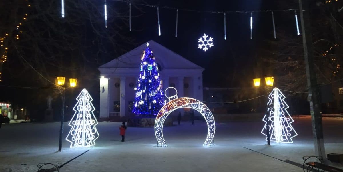 Новогодняя Луганщина: 5 городских елок, которые вас удивят 