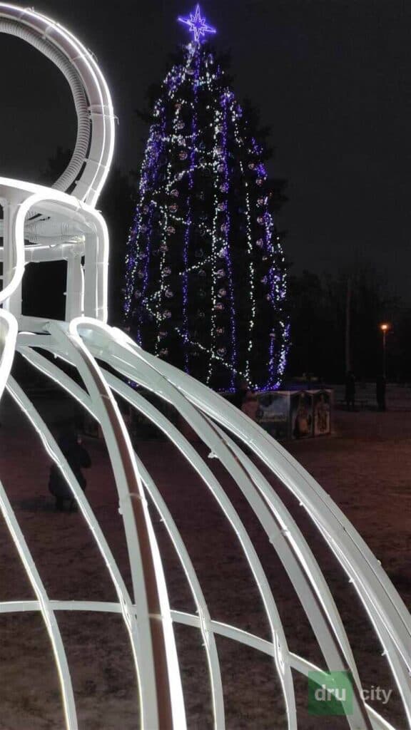 Новогодняя Донетчина: топ-5 городских ёлок и их бюджеты