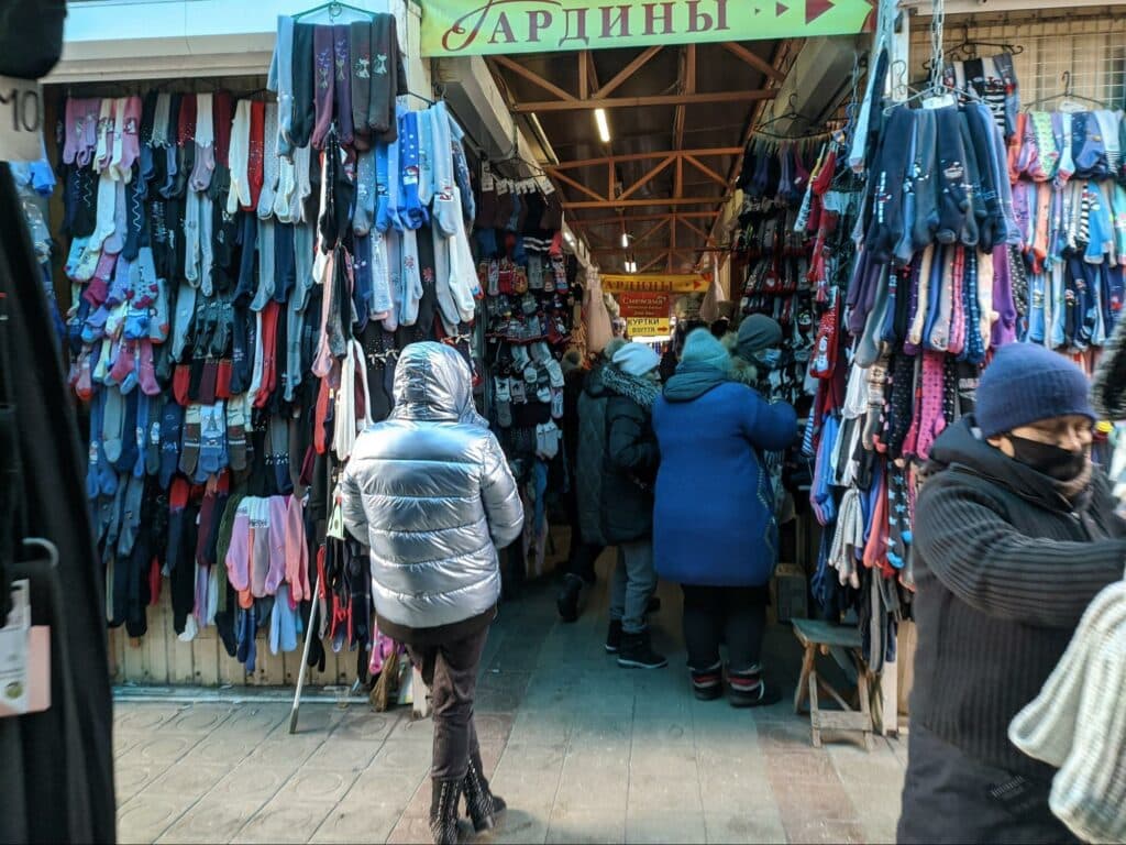 Успеть до локдауна: безопасно ли отмечать праздники на главной елке Мариуполя