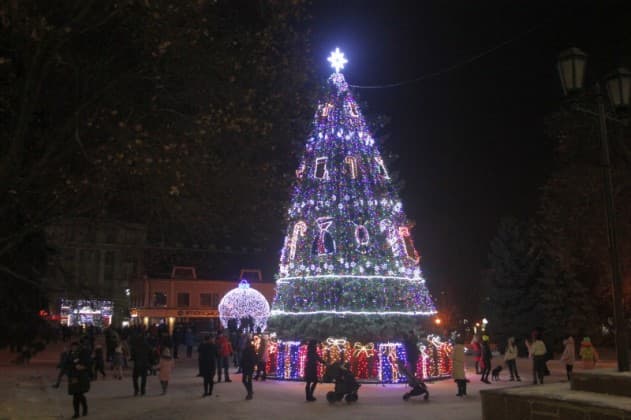Новогодняя Донетчина: топ-5 городских ёлок и их бюджеты