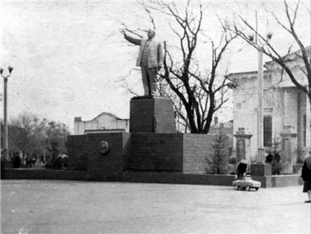 Новогодняя история Славянска: как менялась главная елка города