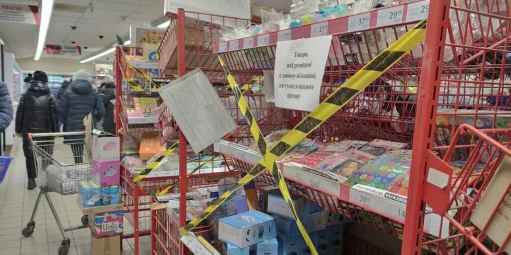 Без носков и батареек: как проходит локдаун в Славянске