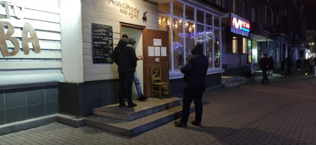 Без носков и батареек: как проходит локдаун в Славянске