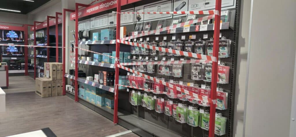 Без носков и батареек: как проходит локдаун в Славянске