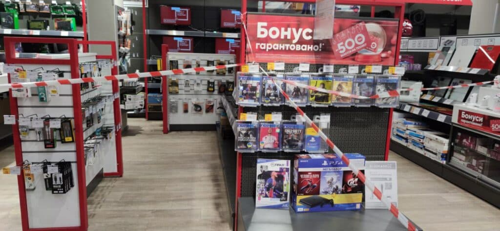 Без носков и батареек: как проходит локдаун в Славянске