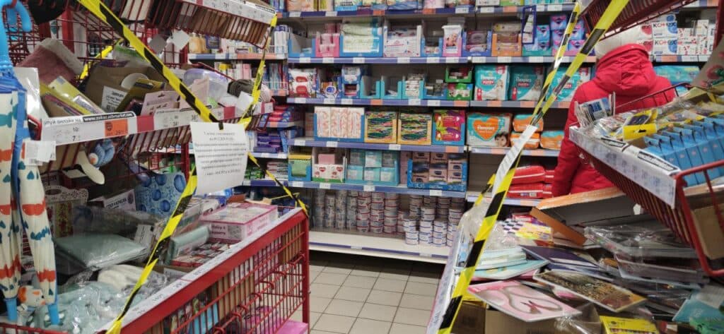 Без носков и батареек: как проходит локдаун в Славянске