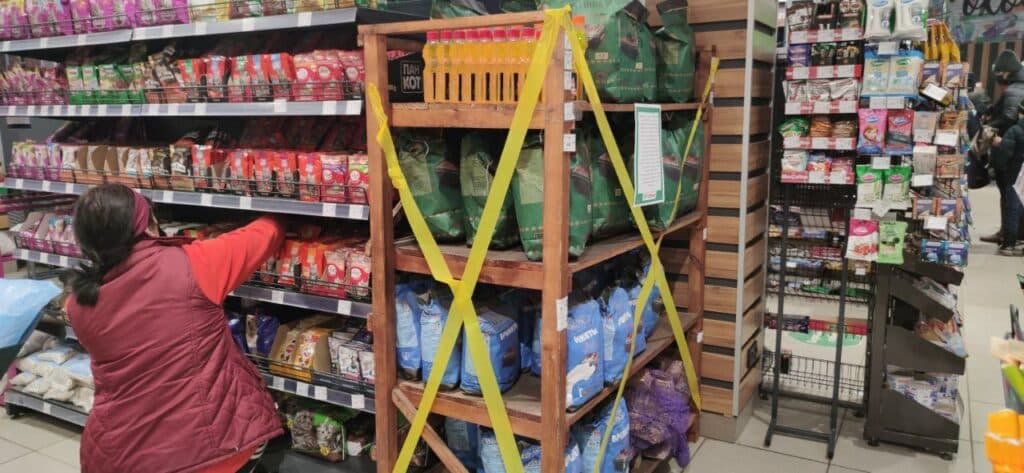 Без носков и батареек: как проходит локдаун в Славянске