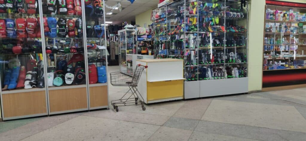 Без носков и батареек: как проходит локдаун в Славянске