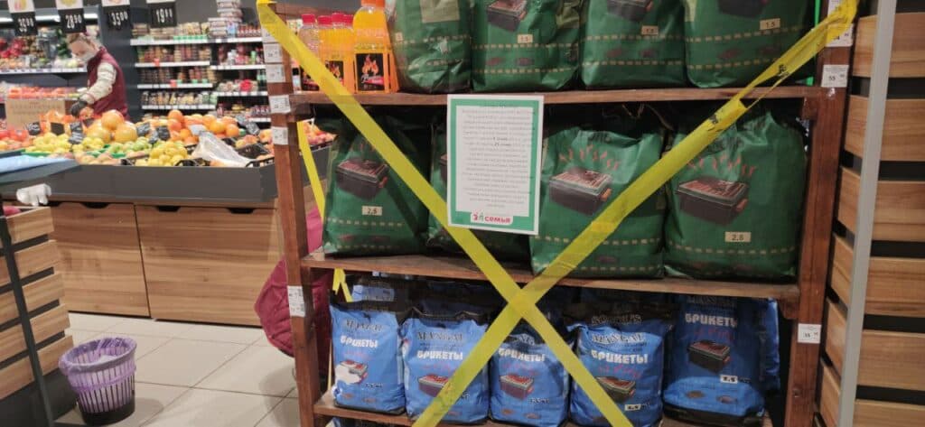 Без носков и батареек: как проходит локдаун в Славянске