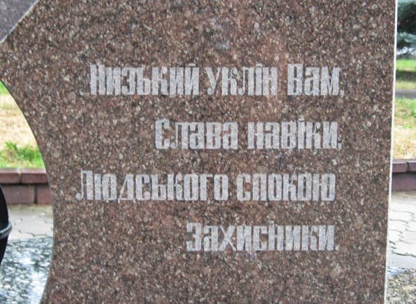Остаться без дома после пожара и не сидеть сложа руки. История 92-летней уличной музыкантки Славянска