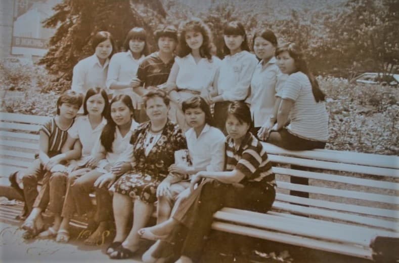 Остаться без дома после пожара и не сидеть сложа руки. История 92-летней уличной музыкантки Славянска