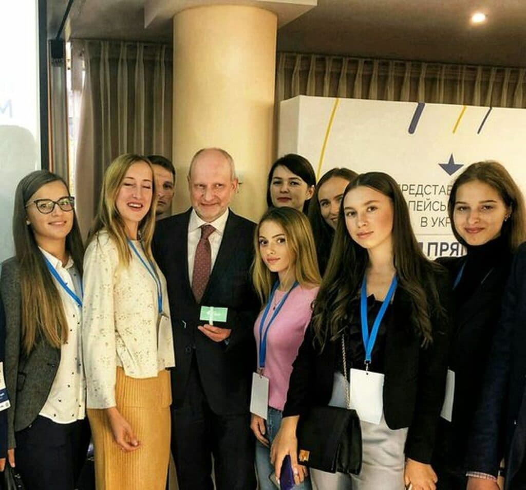 Хрупкая “железная” леди. Активистке и волонтерке из Северодонецка нужна помощь