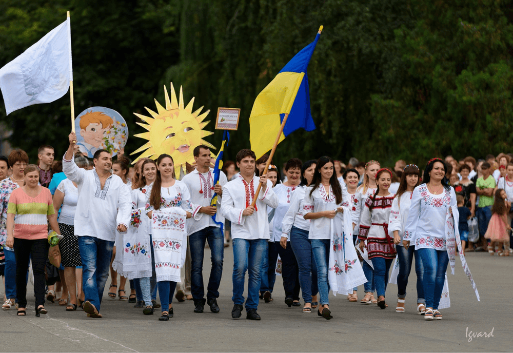 Парад вышиванок в Славянске