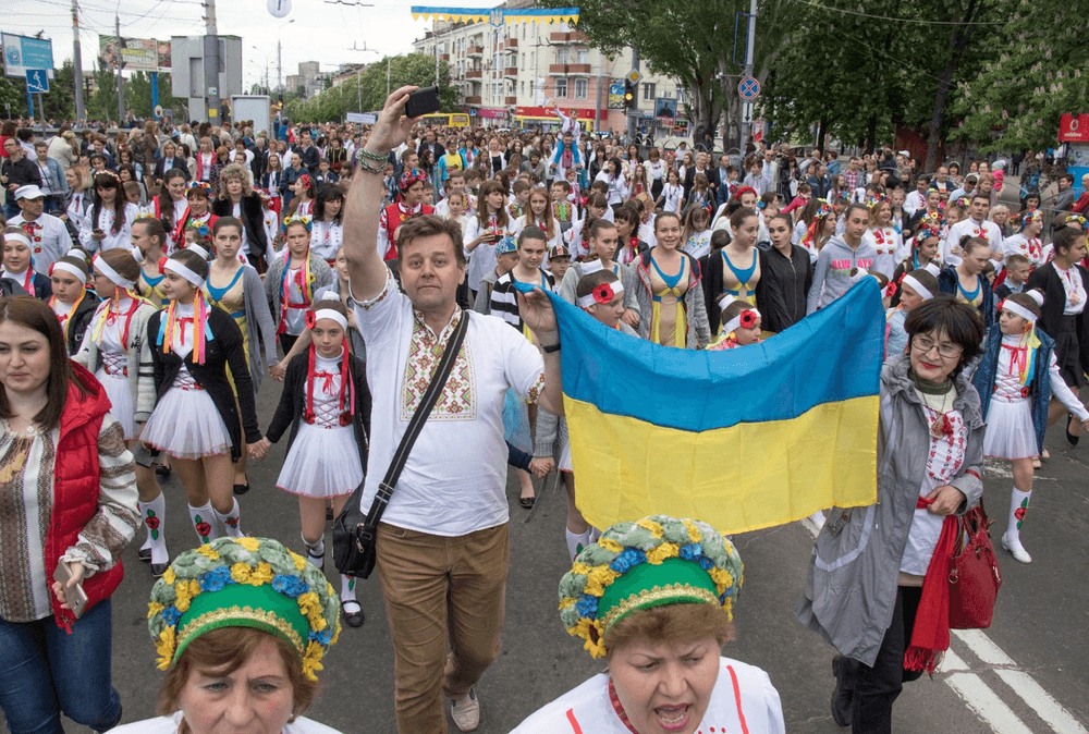 Парад вышиванки в Мариуполе