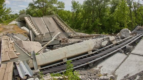 зруйнований міст