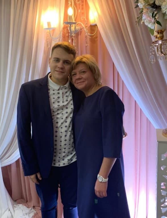 Олена із сином
